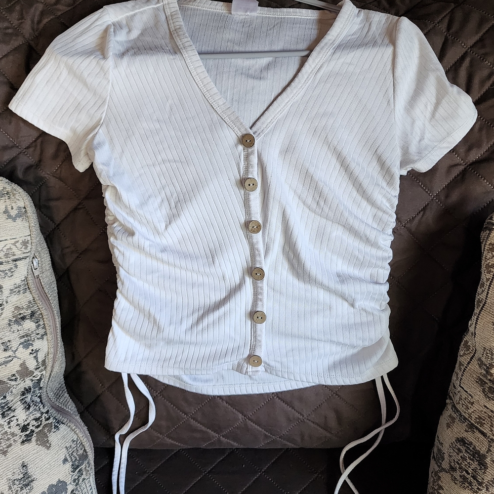 No Boundaries White Button-Up Ruched Tee